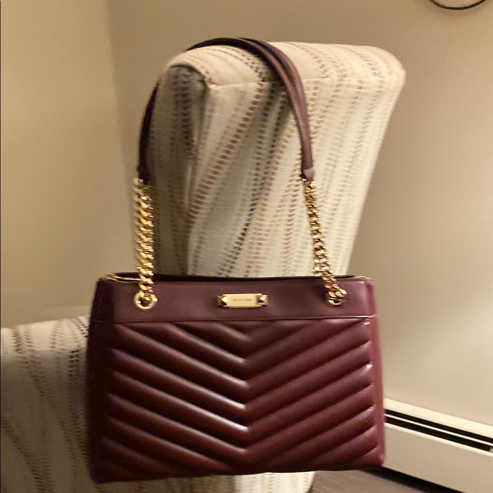 Michael Michael Kors Quilted Shoulder Bag With Gold Chain